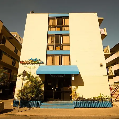 Waikiki Beachside Hostel
